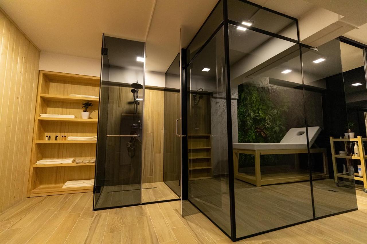Ames Hotel & Spa Вльора Екстер'єр фото