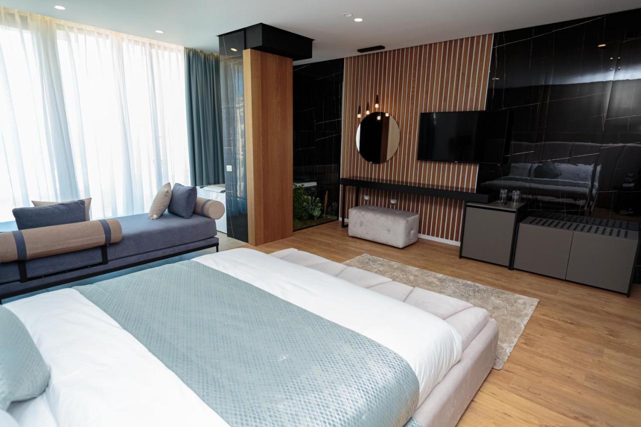 Ames Hotel & Spa Вльора Екстер'єр фото